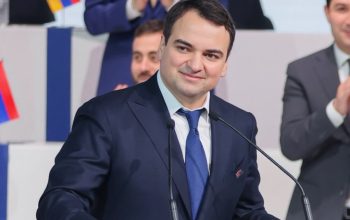 Մեր երկրին միասնություն է պետք։ Մեզ անհրաժեշտ է մի առաջնորդ, որը չի պատկանում ո՛չ «հնին», ո՛չ էլ «նորին». Նարեկ Կարապետյան