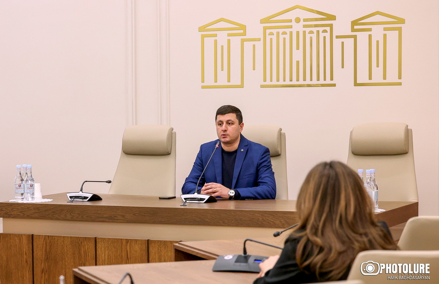 «ՀՀ իշխանությունն է, որ փախել է իր սկզբունքներից եւ մոտեցումներից»․ Տիգրան Աբրահամյանը՝ «արցախցիների փախչելու» Նիկոլ Փաշինյանի թեզի մասին