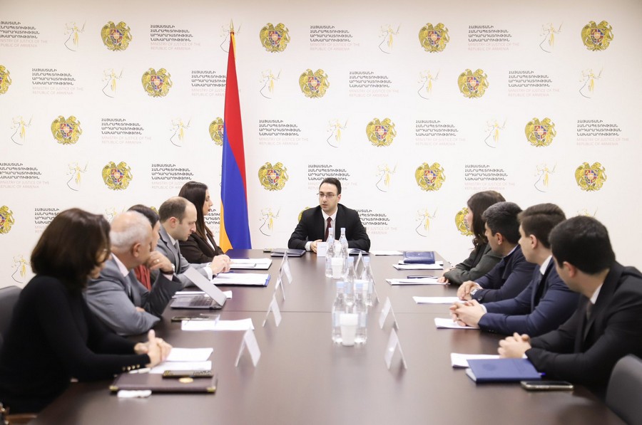 Օտարերկրյա որդեգրումների գործընթացի կարգավորման վերաբերյալ քննարկում է նախաձեռնվել