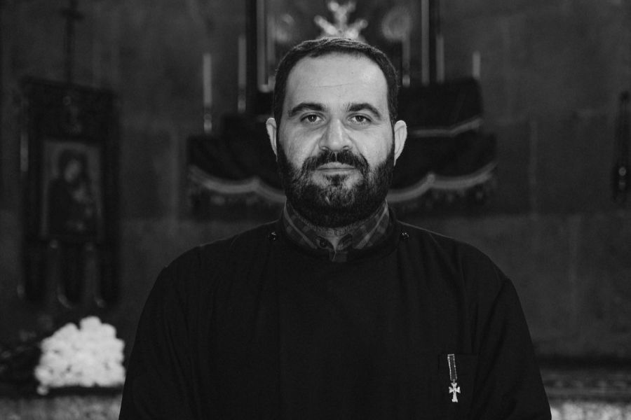 Որևէ տարանջատում չի եղել, թե ում տուն այցելել, ում՝ ոչ, անկախ այդ անձանց սոցիալական վիճակից ու քաղաքական հայացքներից, ինչը մեզ չի հետաքրքրում, քանզի բոլորն էլ մեր եկեղեցու զավակներն են. Արտակ քահանա Միրզոյան