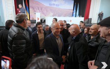 «Լավ, դու վարչապե՞տ ես, դու ո՞վ ես, ժողովրդական ասացվածք կա՝ ասում է՝ մարդ, որ տունը հավ է, դրսում աքլոր է կտրում, այս տարբերակն է այժմ մերը»․ Ռոբերտ Քոչարյան