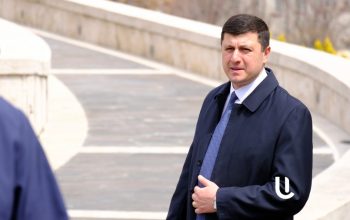 Դրսում՝ խոնարհվում են ադրբեջանցիների առաջ, ներսում՝ իրենց պատառոտում են, թե իրենց դեմ խաղ չկա. Տիգրան Աբրահամյան