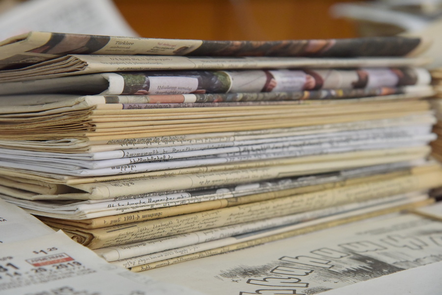 Իշխանությունն այսպիսի օրենք ընդունելով, եկամտի աղբյուրից զրկելով` իսպառ ոչնչացնում է հատկապես հավասարակշիռ, այս կամ այն քաղաքական ուժի թեւի տակ չծվարած թերթերին. «Ազգ»