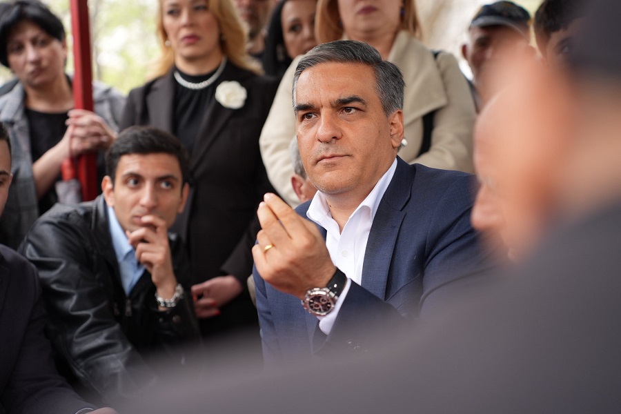 Մենք ոչ մեկի հետ կապ չունենք՝ ո՛չ նախկին ղեկավարների, ո՛չ էլ գործող իշխանությունների հետ. Արման Թաթոյան