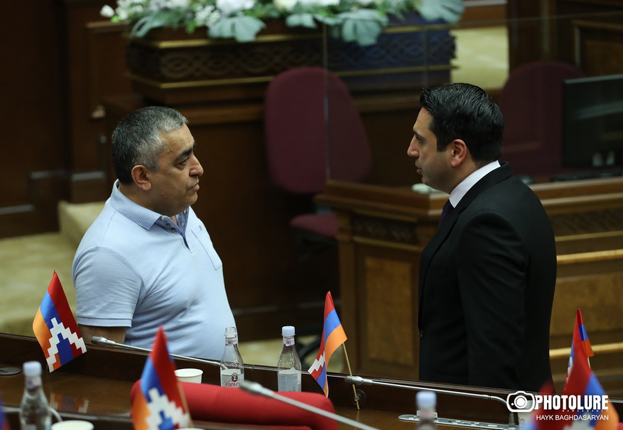 «Երբ պետք է՝ դառնում են արեւմտամետ, երբ պետք է՝ դառնում են խիստ ռուսամետ». Արմեն Ռուստամյանը՝ իշխանության ԵՄ-ԵԱՏՄ ուղղվածության ընտրության մասին