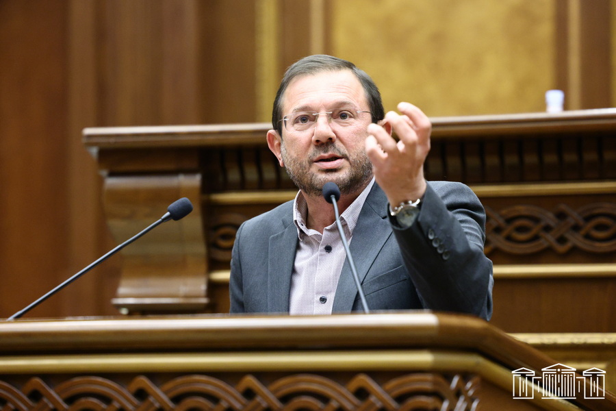 «Պետական ամբողջ համակարգին հրահանգվել է՝ մեքենա ունեցողները կիրակի օրը մի մարդու պես պետք է մասնակցեն ավտոերթին». Գեղամ Մանուկյան