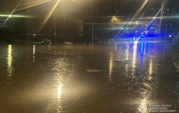 Գյուրջյան փողոցում գոյացած «լճում» կրկին մեքենաներ էին արգելափակվել