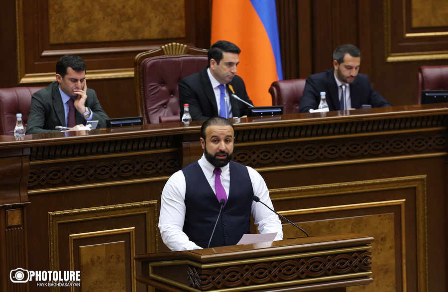 «Ծառայությունը կդարձնենք գրավիչ, գումարները չեն հոսի ՀՀ-ից դուրս կամ կոռուպցիոներների գրպանները»․ ՔՊ-ն դեմ քվեարկեց Հայկ Սարգսյանի նախագծին