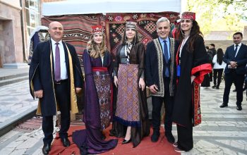 «Մեղրին՝ ԱՊՀ մշակութային մայրաքաղաք» ծրագրի շրջանակում Մեղրի համայնքի Ագարակ քաղաքի կենտրոնական հրապարակում բացվել է մշակութային Արտ էքսպո ցուցահանդես