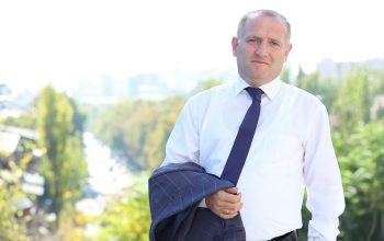 Մհեր Աղամյանը հրաժարականի դիմում է ներկայացրել Նոյեմբերյանի ղեկավարի առաջին տեղակալի պաշտոնից