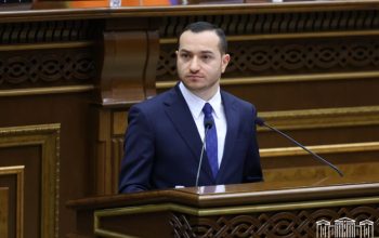 Տեսալսողական մեդիածառայություն մատուցողները պարտավորվում են ԱԲ կամ այլ թվային լուծումներով ստեղծված սինթետիկ բովանդակությունը մակնշել հատուկ տեսանելի պիտակով