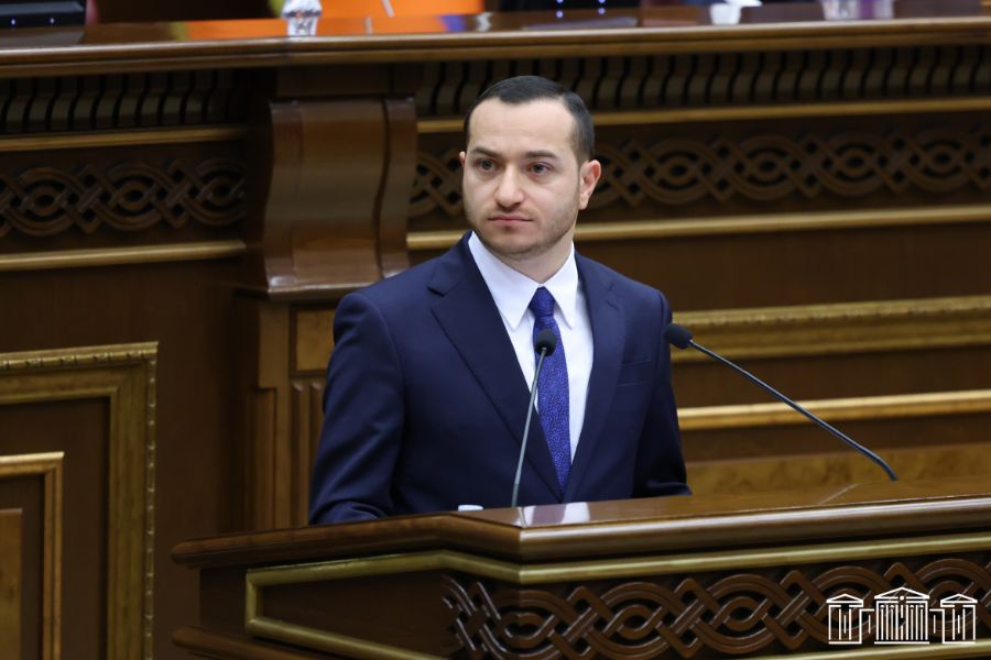 Տեսալսողական մեդիածառայություն մատուցողները պարտավորվում են ԱԲ կամ այլ թվային լուծումներով ստեղծված սինթետիկ բովանդակությունը մակնշել հատուկ տեսանելի պիտակով