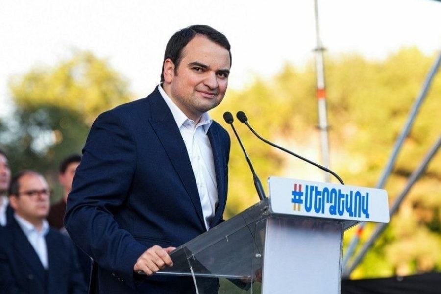 «Մեր երկրի գլխավոր հարցը ներքին խնդիրները լուծելն է, մեր երկրի ուժն ամրապնդելը։ Իսկ երկրի ուժն ամրապնդելու համար մեզ շատ կարևոր է՝ չունենալ վատ հարաբերություններ տարածաշրջանային մեծ երկրների հետ». Նարեկ Կարապետյան