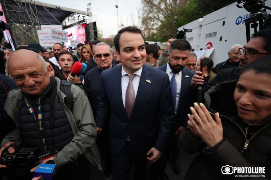 «Պարոն Փաշինյանը մի պահ աստվածաբան էր, հետո՝ երաժիշտ էր, հիմա ֆինանսական վերլուծաբան է դարձել, վերլուծում է բիզնեսների հաջողություննե՞րը»․ Նարեկ Կարապետյան