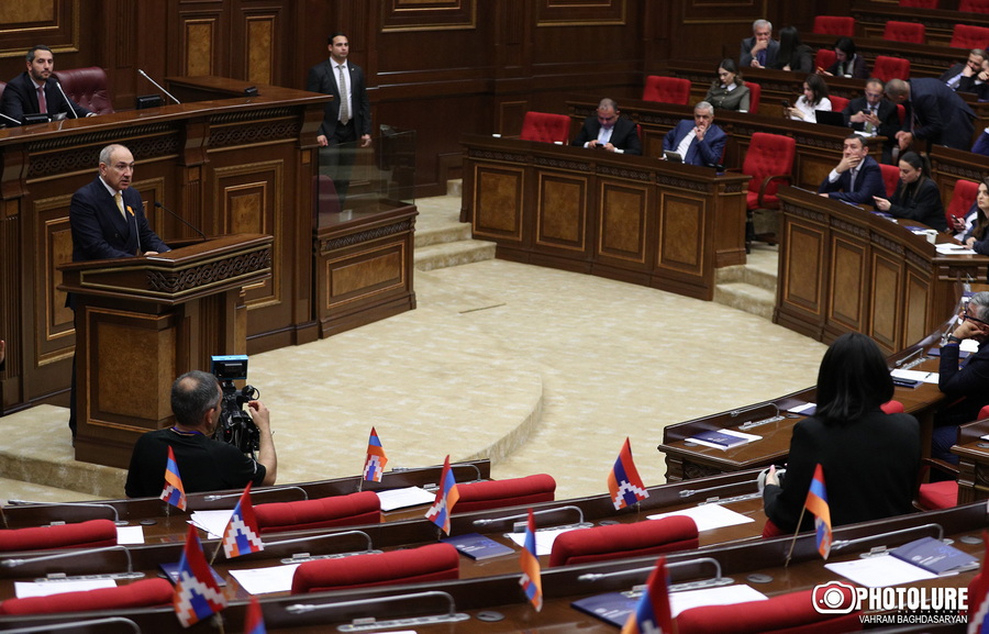 «Էս ի՞նչ շարժ ա, ընդդիմությունը սենց գալիս-գնում ա, ոնց որ «Պտտվիր կյանքի կարուսել» երգը լինի»