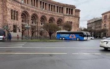 Վարչական ռեսուրսի կիրառման տիպիկ օրինակ՝ ՔՊ-ական «սրտիկներով» ավտոբուսները շարված են Հանրապետության Հրապարակում․ «Փաստինֆո»