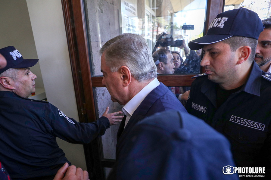 «Ձեր կողմից կայացվող որոշումը միայն Սամվել Կարապետյանի խափանման միջոցի որոշումը չէ». Փաստաբանը՝ դատավորին