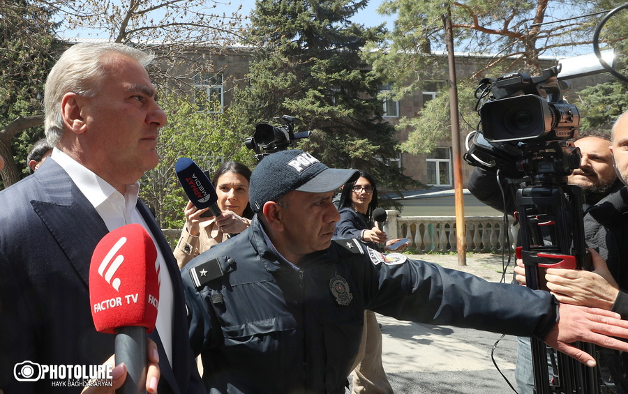 «Իրենք գիտեն՝ ումից են վախենում»․ Նարեկ Կարապետյանը՝ Սամվել Կարապետյանին  «բոմժացնելու» հայտարարությունների մասին