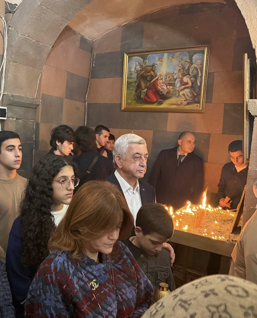 Սերժ Սարգսյանը դստեր և թոռների հետ այցելել է Ձորաղբյուրի Սուրբ Գրիգոր Լուսավորիչ եկեղեցի