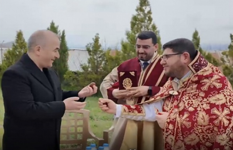 Թուրք նահանգապետը Զատկի առթիվ այցելել է հայ համայնքին