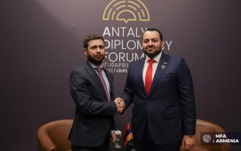 Վահան Կոստանյանը հանդիպել է Կատարի Պետության ԱԳՆ պետնախարար Մուհամմադ բին Աբդ ալ-Ազիզ ալ-Խուլեյֆիի հետ