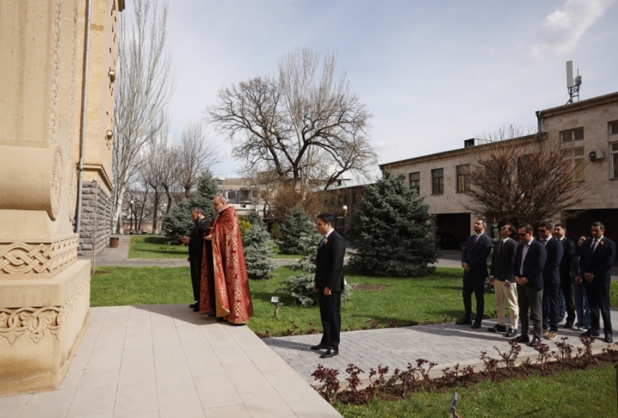 ԱԺ այգում տեղի է ունեցել Կոզեռնի հանգստարանի ննջեցյալների եւ հոկտեմբերի 27-ի ոճրագործության զոհերի հիշատակին նվիրված հոգեհանգստյան կարգ