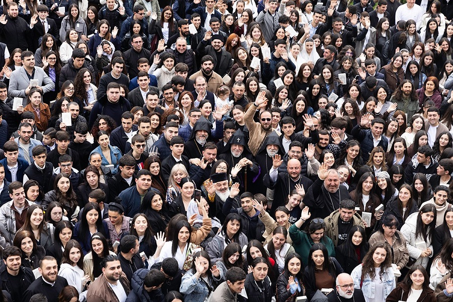 Ամենայն Հայոց Կաթողիկոսն ընդունեց ուխտավորաբար Մայր Աթոռ Սուրբ Էջմիածին ժամանած շուրջ 650 եկեղեցասեր երիտասարդների