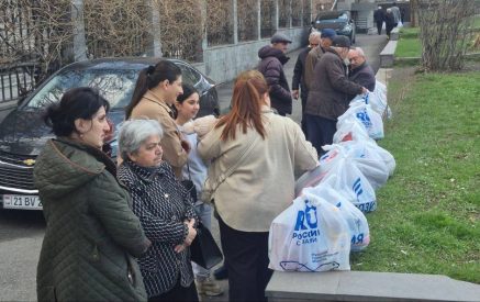 Արցախից ևս 200 ընտանիք ստացավ մարդասիրական օգնություն Երևանում