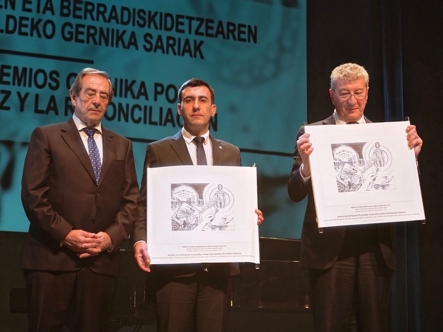 Պարզ հասկացություն է՝ խաղաղությունը հրովարտակներով չի իջեցվում ազգերի գլխին. Կարեն Խանլարի