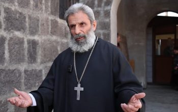 «Աղանդների մուտքը ՔԿՀ-ներ թույլ են տալիս, Հայ Առաքելական Եկեղեցու առջև դուռը փակել են». ինչու է արգելվել Տեր Գրիգորի մուտքը ՔԿՀ