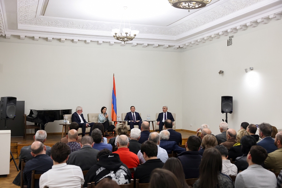 Առաջիկայում կարևորագույն քայլ է լինելու ՀՀ տարաբնակեցման գլխավոր նախագծի մշակումը, ակնկալում եմ մասնագիտական հանրության ակտիվ ներգրավումը. Եղիազար Վարդանյան