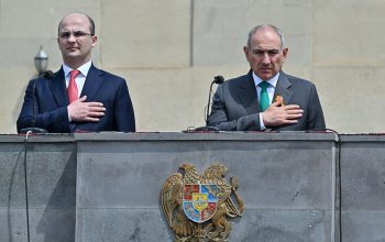 Փաշինյանն արձանագրել է՝ սահմանի այդ 12 կիլոմետրը միակ հատվածն է, որտեղ Հայաստանի և Ադրբեջանի զինված ուժերը ծառայություն են իրականացնում առանց սաղավարտների, առանց զրահաբաճկոնների