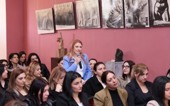 Ժաննա Անդրեասյանը հանդիպել է դպրոցահասակ երեխաների ծնողների հետ