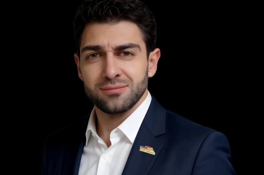 Քաղաքական հետապնդումները, խուզարկությունները «Ուժեղ Հայաստան»-ի նկատմամբ շարունակվում են, երկու օր առաջ խուզարկել են իմ հայրական տունը, ծնողներիցս խլել ու տարել հեռախոսները. Ռուբեն Վելիցյան