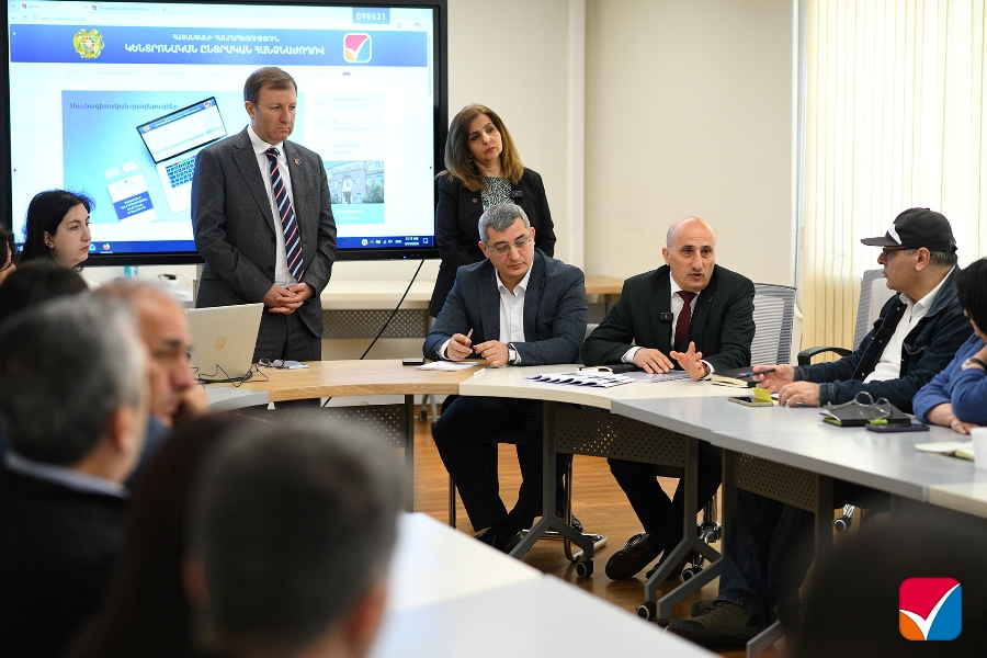 Հանդիպման նպատակը ընտրություններին մասնակցել ցանկացող կուսակցություններին ԿԸՀ ներդրած թվային նոր գործիքակազմերը ներկայացնելն էր