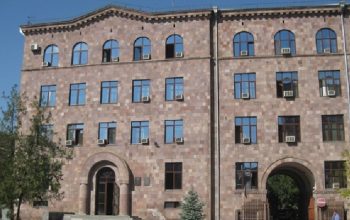 Դատարանը կասեցրել է Շինարարների փողոցի խանութներից մեկի ապամոնտաժումը. մյուսները հույս ունեն, որ որոշումն իրենց վրա էլ կազդի