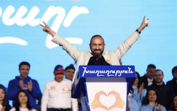 «Մի քիչ շատ եք խորացել»․ Արարատ Միրզոյանը՝ Թուրքիայի հետ սահմանի բացման և Փաշինյանի ականջին շշնջալու առիթով