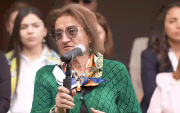 «Երկու օր առաջ ասում էր՝ բոլորդ պետք է էնտեղ մեռնեիք, ինչի՞ եք եկել։ Ձեզ խնդրում ենք՝ փրկեք մեզ»․ արցախցի կինը՝ Սամվել Կարապետյանին