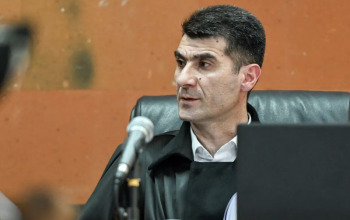 «Չկա մեկը, որ ինձ sms ուղարկի և ես դրա հիման վրա որոշումներ կայացնեմ». Արշակ Սրբազանի գործով ինքնաբացարկ հայտնած դատավոր