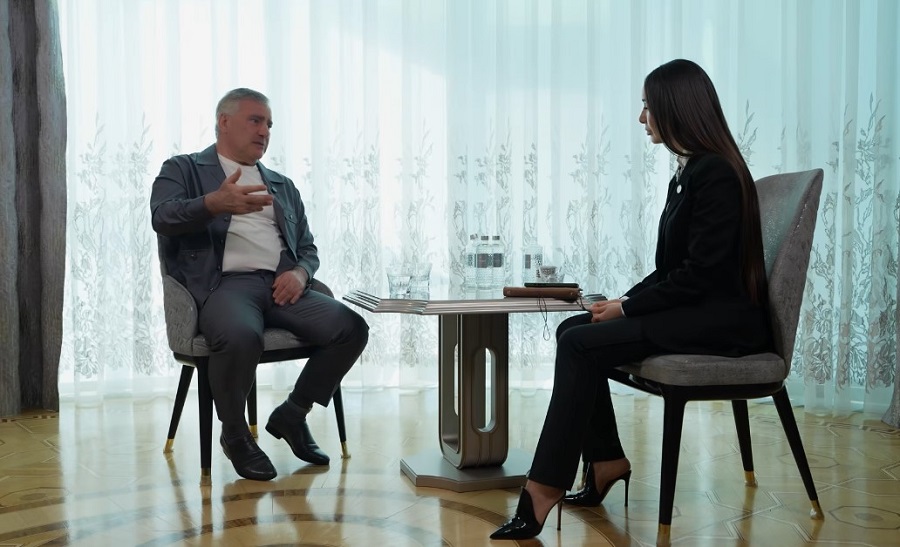 Սամվել Կարապետյան. «Ես 2020 թվականին Արցախի պարտությունից անմիջապես հետո հայտարարեցի, որ Նիկոլ Փաշինյանը պետք է հեռանա։ Բայց չընդունելով Նիկոլ Փաշինյանի իշխանությունը՝ շարունակել եմ թե ներդրումները, թե օգնությունները Հայաստանում»