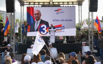 Մեկ տասնյակից ավելի կազմակերպություններ միավորվել են «Ուժեղ Հայաստանի» եւ Սամվել Կարապետյանի շուրջ. «Ուժեղ Հայաստանի» ներկայացուցիչների ելույթները