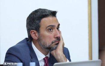 «Նորմա՞լ է, որ, օրինակ, երկրի վարչապետը ֆեյսբուքյան գրառում է անում, որ իրավական հետևանք է վրա հասնելու անձի նկատմամբ, և ժամեր անց դա տեղի է ունենում»․ Արամ Վարդևանյանը՝ ՍԴ դատավորին