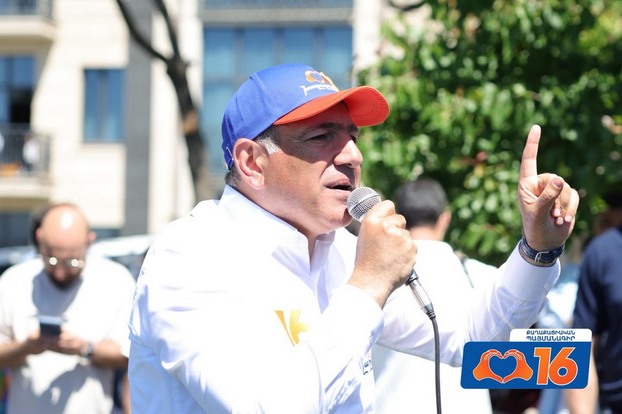 «Ռոբերտ Քոչարյանն էս ընտրություններով մինչև քոք մաշելու է և տենց մաշած հայտնվելու է բանտում»․ Նիկոլ Փաշինյան