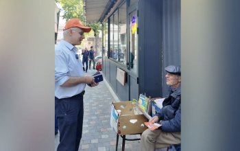 «Լուծում ե՞ս խաչբառերը, մի հատ էլ մեր ծրագրի վրա ժամանակ անցկացրու». ՀԱԿ-ի քարոզարշավը՝ Նոր Նորքում