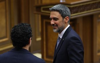 «Ես այդպիսի նախադասություն չեմ ասել, Նիկոլ Փաշինյանն է ասել, ո՞ւմ հետ էիք կռվում Ձեր արձագանքով, Նիկոլ Փաշինյանի՞»․ Արամ Վարդևանյանը՝ Տարոն Չախոյանին
