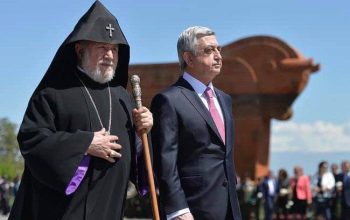 «Ձեր հոգևոր ծառայությունը, հատկապես այս օրերին, առանձնահատուկ դեր և նշանակություն ունի». Սերժ Սարգսյանի շնորհավորանքը Ամենայն Հայոց Կաթողիկոսին