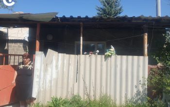 «Ճնշում են, թե տնակն ազատեք, մոլորվել ենք՝ ի՞նչ անենք, էս հիվանդ վիճակով փողոցներում ապրե՞նք»․ գյումրեցի կնոջ բողոքն ու քաղաքապետարանի պաշտոնյայի պարզաբանումը