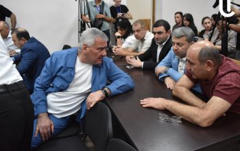 Սամվել Կարապետյանի եւ մյուսների գործով մի վկան մեղադրյալներից մեկի կինն էր, մյուս երկուսը չէին ներկայացել դատարան