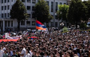«Գոնե Հայաստանի այս մասը պահպանելու համար պետք է պայքարել, մարդիկ չեն տեսնո՞ւմ, որ վարչապետը նոր հայտարարություն է արել»․ արցախցիները պայքարի կոչ են անում