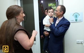 Արսեն Թորոսյանը Երևանի Մանկան տան երեք սանի ուղեկցել է առաջին դասարան